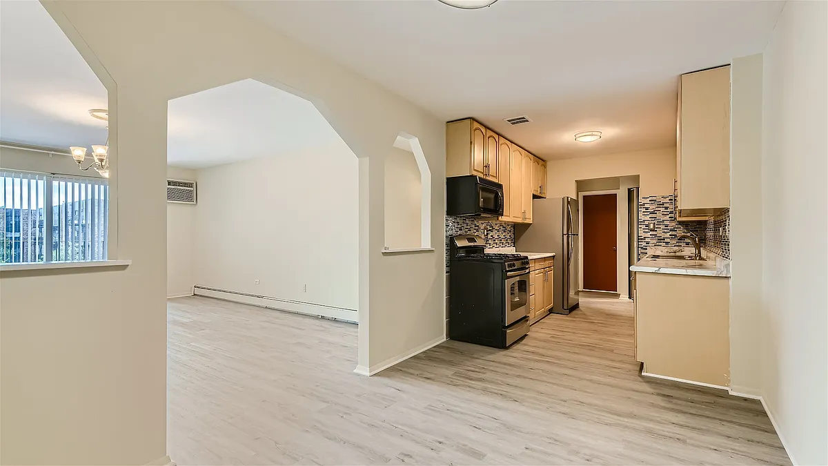 Building Photo - 8936 N Parkside Ave #311