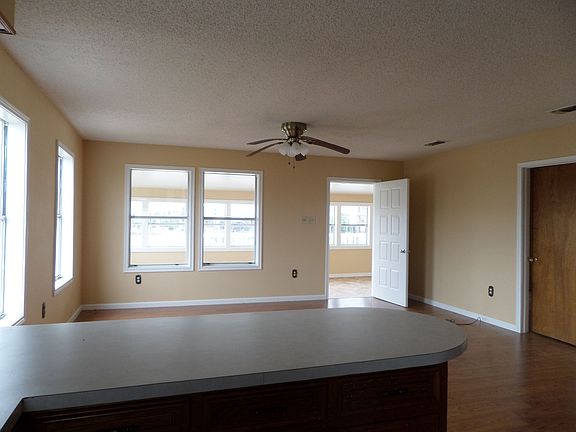 5th image of 3745 Lake Breeze Dr