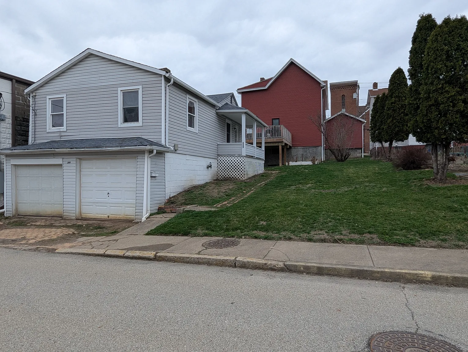 311 E Barr St photo 1