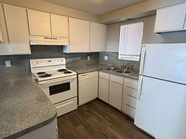 Eastridge — Photo 16
