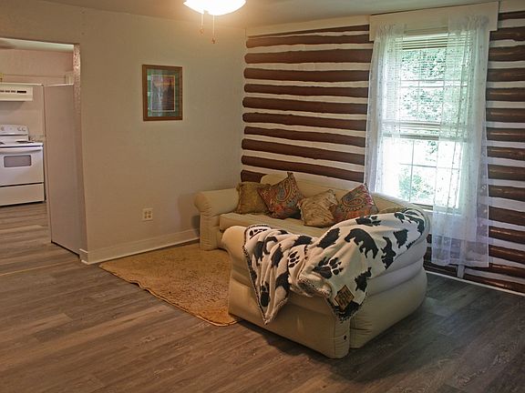 3rd image of 5836 Thorn Grove Pike