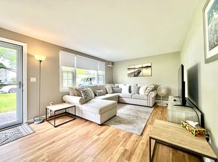12 Spruce Ave, Middletown, RI 02842
