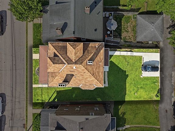 3rd image of 3243 Gaylord Ave