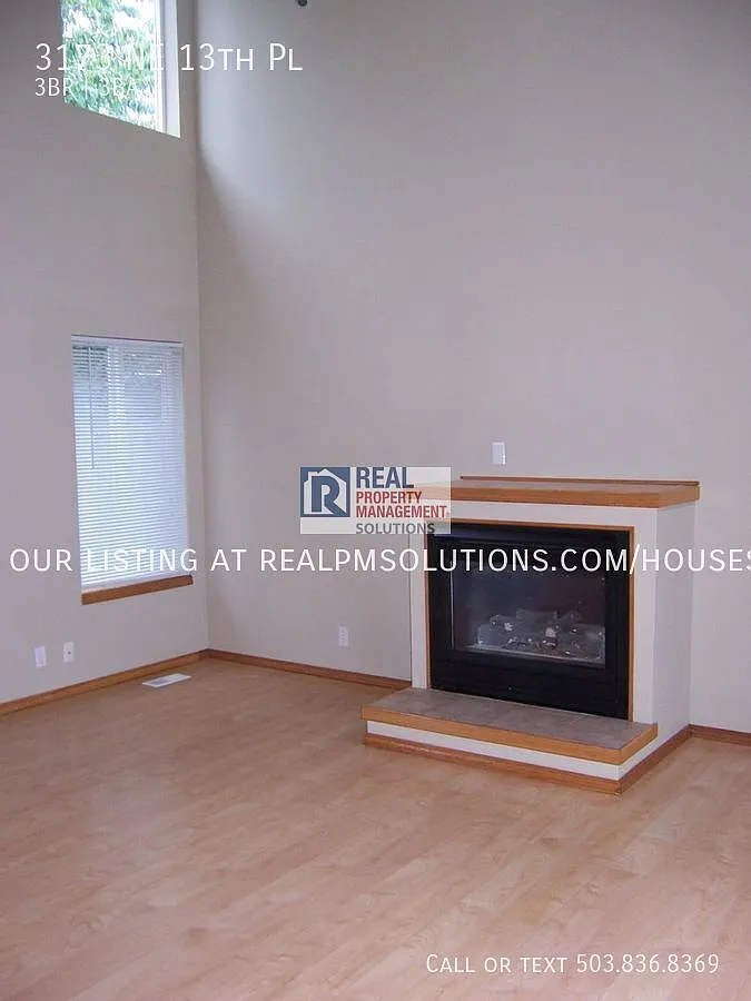 Beautiful Duplex Available Now In Hillsboro!! — Photo 2