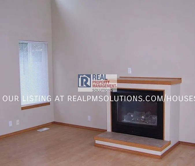 3173 NE 13th Pl — Photo 2