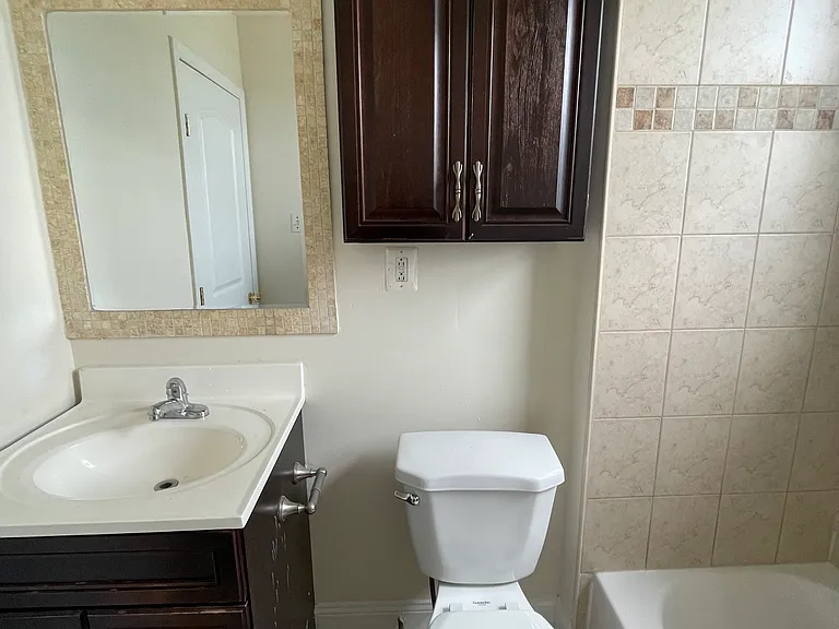 744 E Vernon Rd #D404 — Photo 6