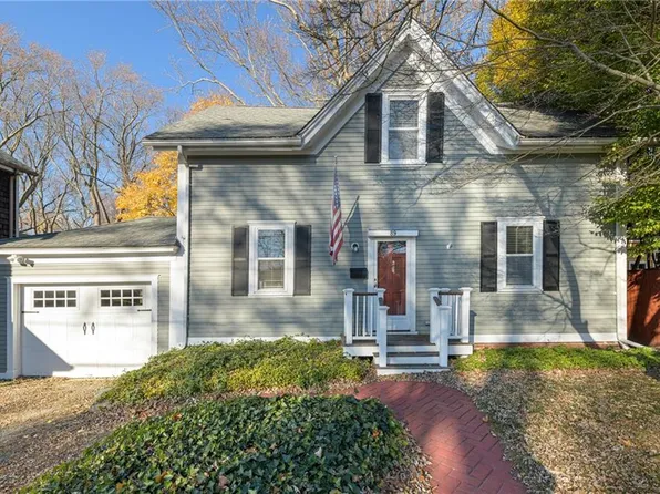 89 Sheldon St, Cranston, RI 02905