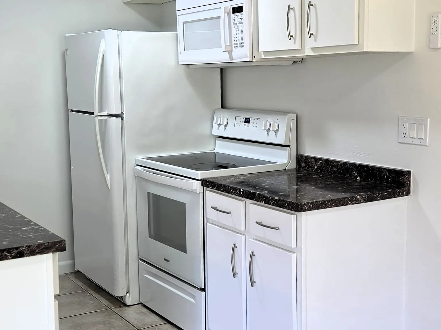 2 bed, 850 sqft, $1,295 — Photo 4