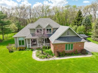 11580 Locust Ln, Whitmore Lake, MI 48189