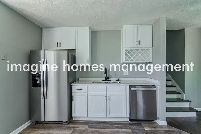 3 bed, 2.0 bath, 1977 sqft, $2,095 — Photo 4