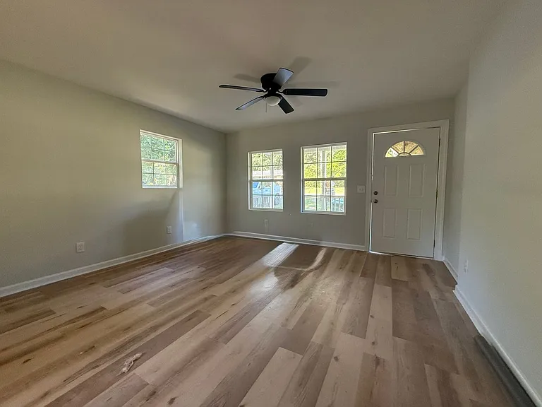 426 Atkins Ave — Photo 4
