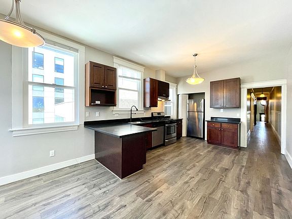 3rd image of 436-440 S Van Ness Ave #440A