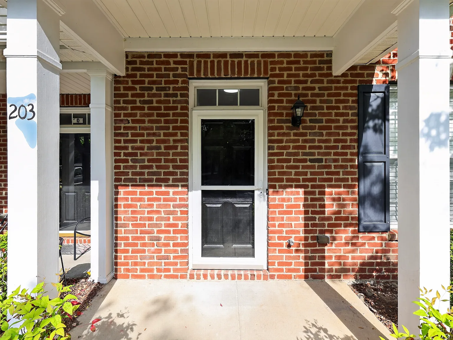 2 bed, 2.5 bath, 1324 sqft, $1,650 — Photo 3
