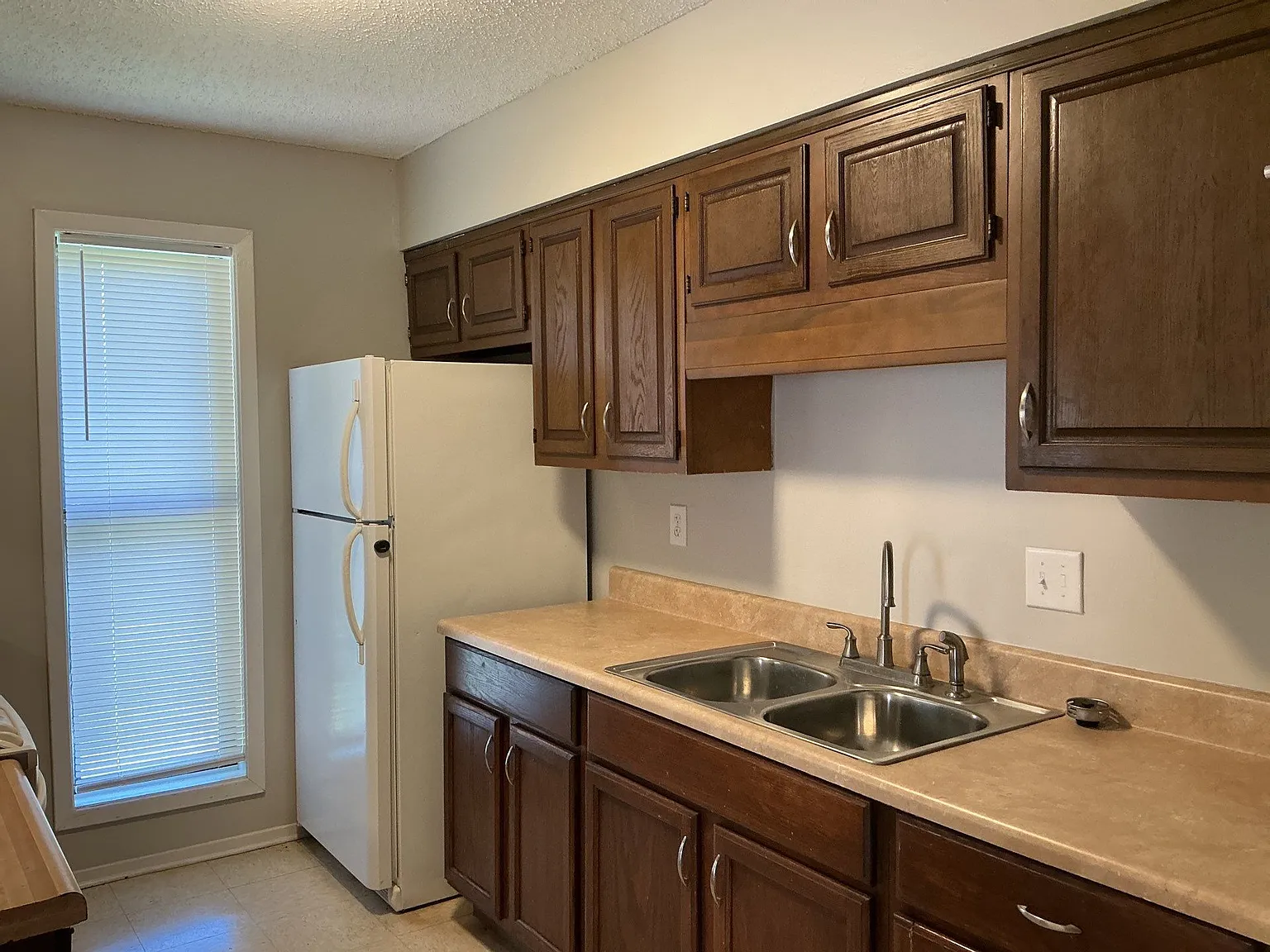 3 bed, 1.5 bath, 1157 sqft, $1,425 — Photo 3
