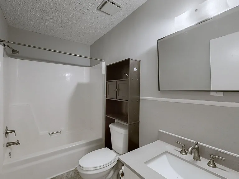 8614 Burleson Ln — Photo 13