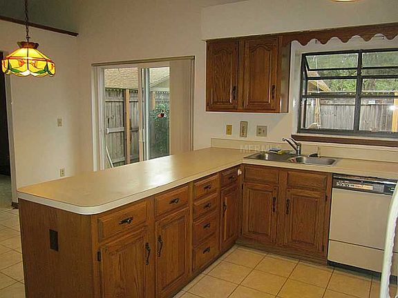 2nd image of 285 Ringwood Dr