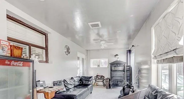 6 Monaco Ct — Photo 34