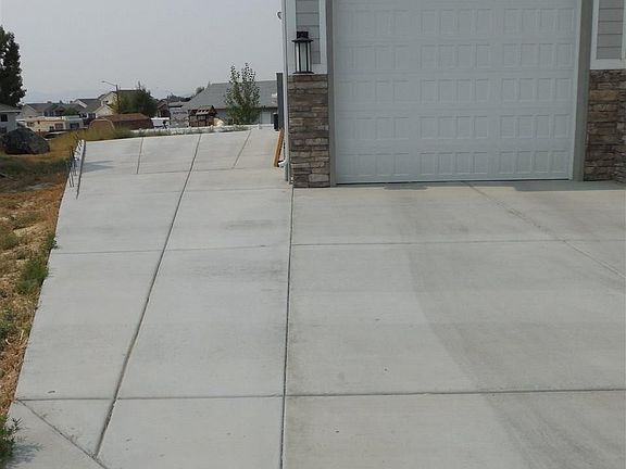 2nd image of 200 Tamarack Dr