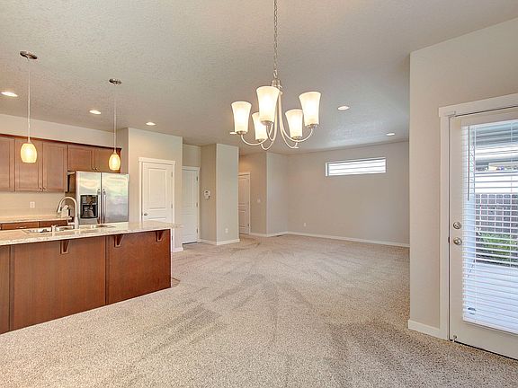 5th image of 5615 NE 52nd Pl