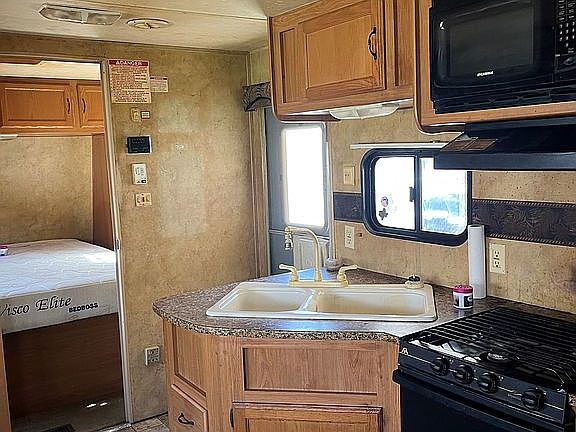 3rd image of 408 S Rusk St