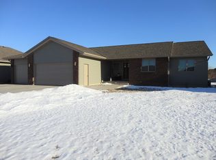 2510 Dunham Dr, Yankton, SD 57078