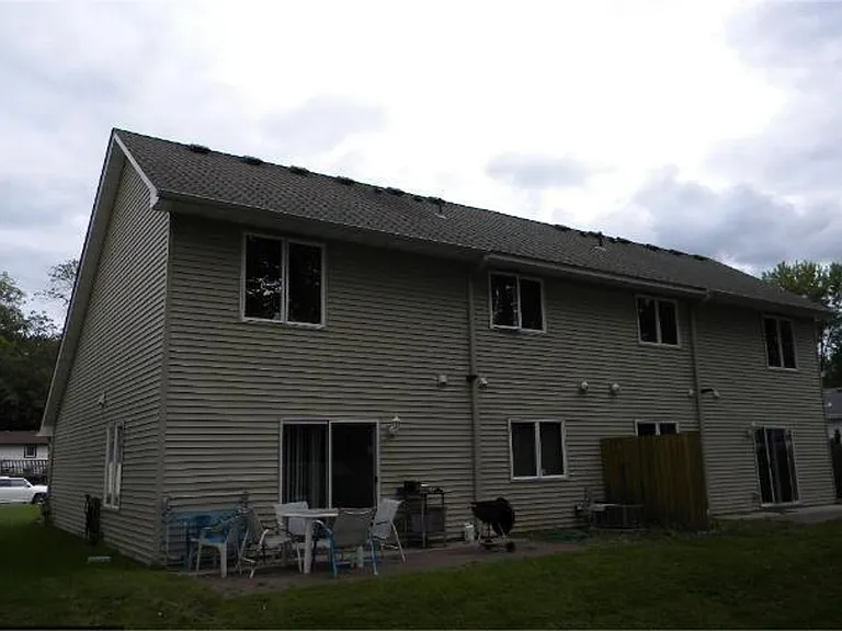 1040 4th St SE — Photo 14