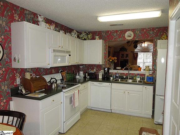 3rd image of 305 Woodruff Park Ln