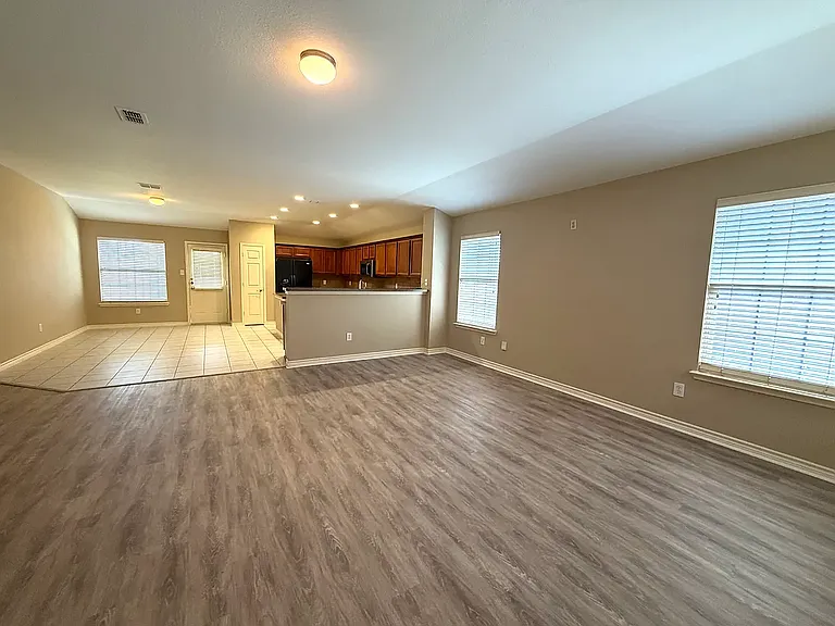 2620 Leisure Ln — Photo 9