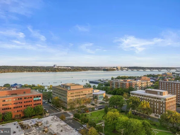 801 N Pitt St APT 1209, Alexandria, VA 22314