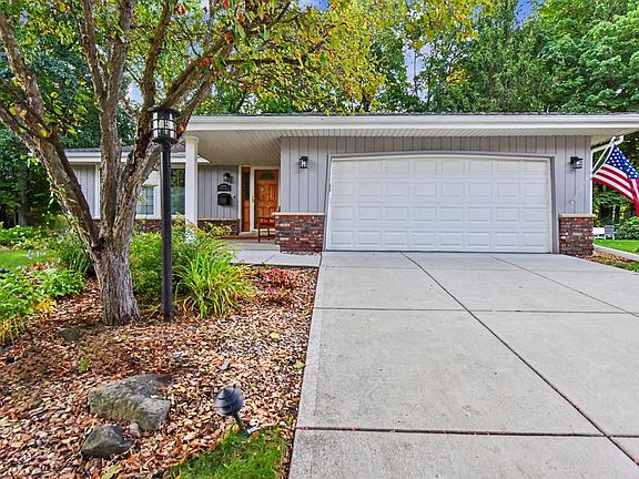 3rd image of 5879 Ramona DRIVE