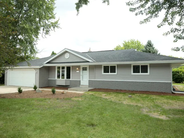 13101 W Radisson Dr, New Berlin, WI 53151