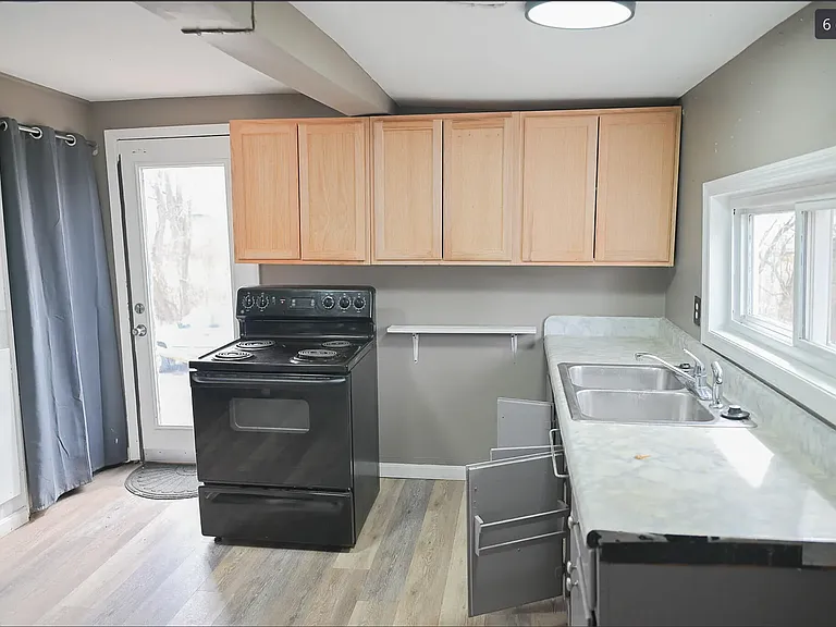 207 W 4th St — Photo 3