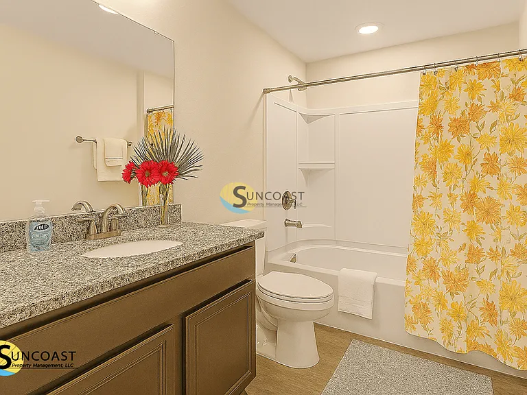 374 Urbana St — Photo 6