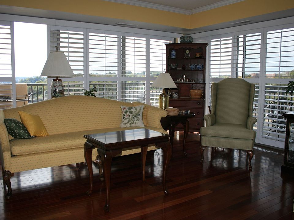1st image of 1300 Army Navy Dr APT 922