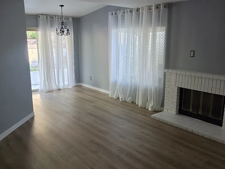 284 Elderberry St — Photo 3