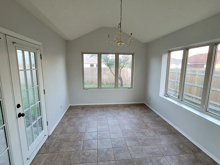 2608 Plantation Dr — Photo 13