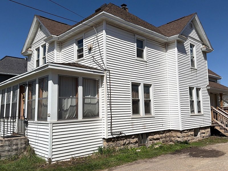 2nd image of 442 W 11th Ave