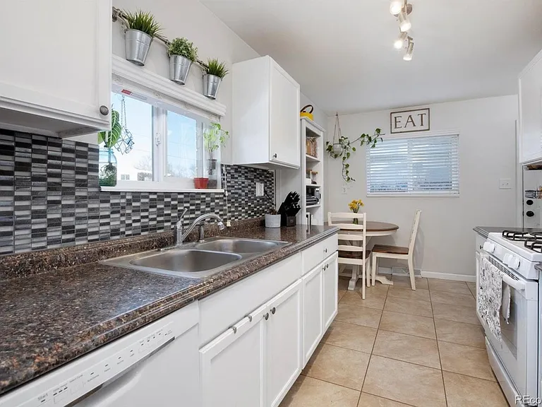 4850 W Virginia Ave — Photo 5