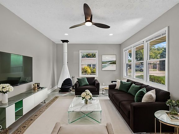 5th image of 901 Alhambra Dr