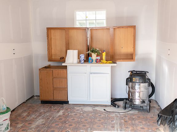 4th image of 312 Woodrow Ave
