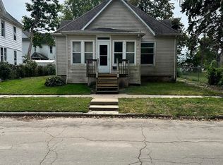 617 E Pleasant St, Freeport, IL 61032