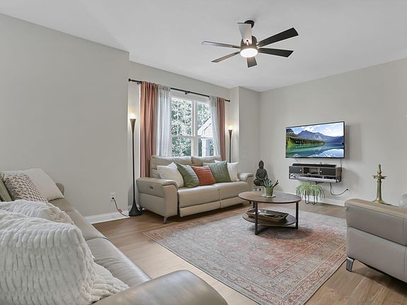 3rd image of 341 Hanton Way