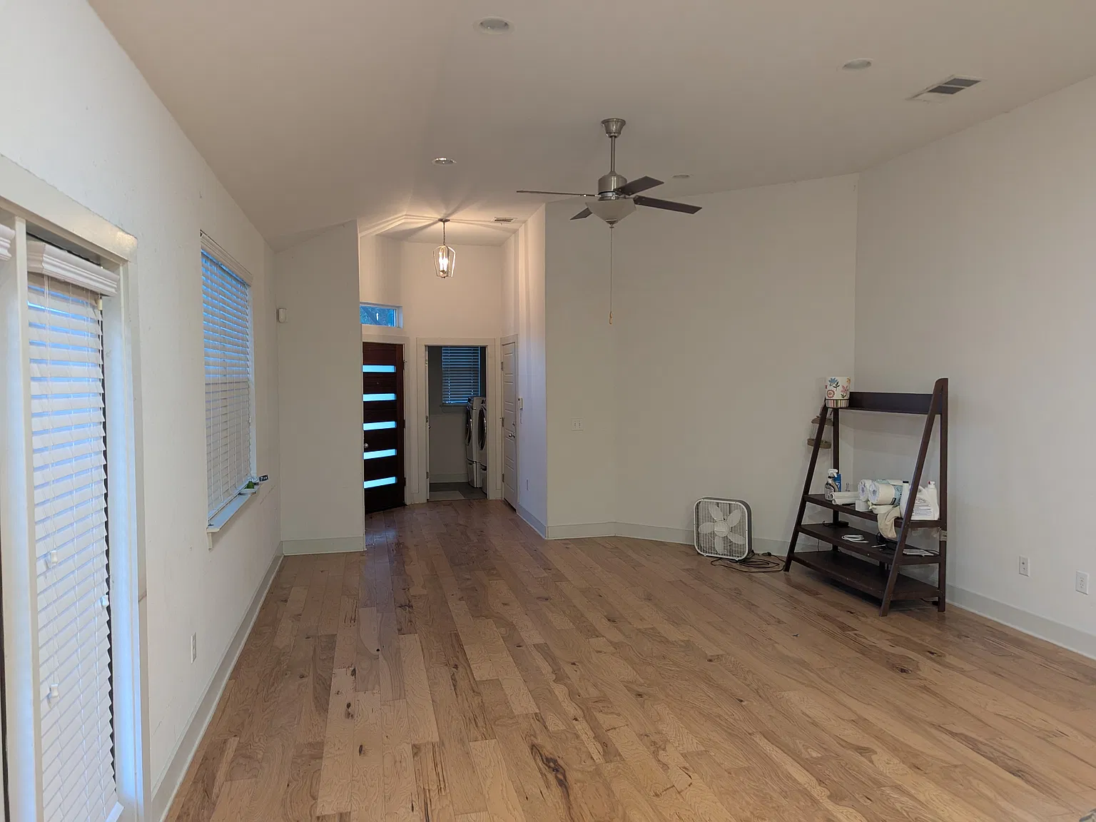 3 bed, 1285 sqft, $2,500 — Photo 2