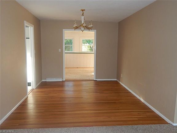 5th image of 26418 Sweetbriar Dr