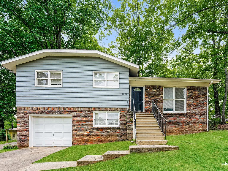 1032 Medina Dr — Photo 2