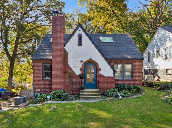 2520 Prospect Rd, Des Moines, IA 50310