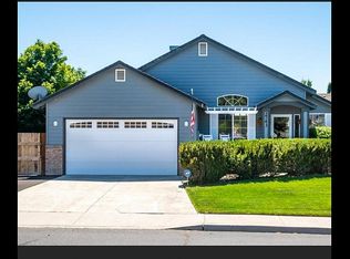 2743 NE Wells Acres Rd, Bend, OR 97701