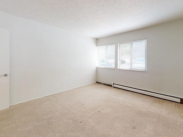 Kendall Manor Apartments — Photo 30