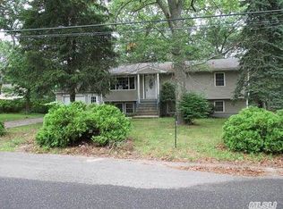 7 Hollingsworth Pl, Centereach, NY 11720