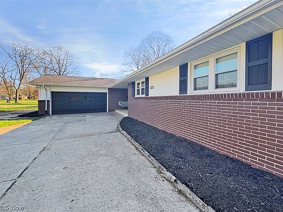 3rd image of 7230 Elmland Ave